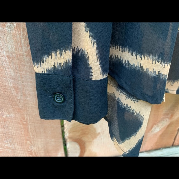 Michael Kors Button up top - size S - Picture 11 of 11